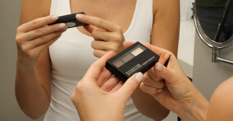 Nanobrow Augenbrauenschatten Palette mit Highlighter
